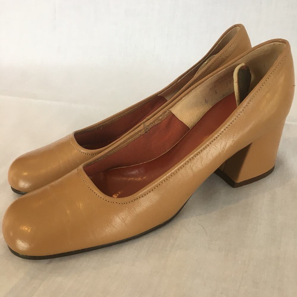 College Debs Vintage Dress Pump SZ 6 N High Heel Shoes Beige Cream Tan Slip On